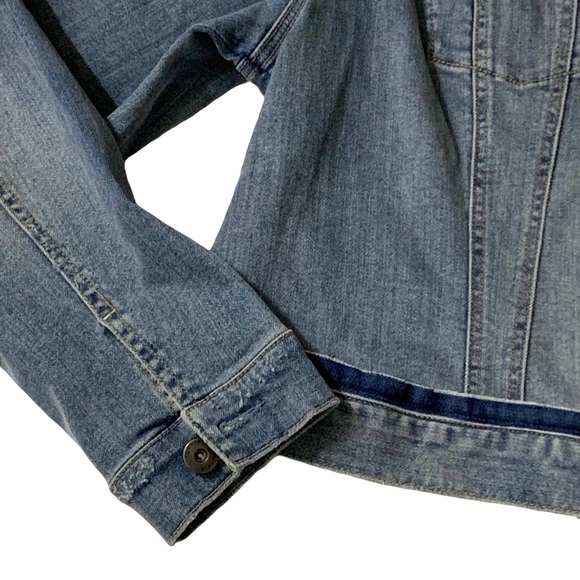 Torrid Denim Jean Jacket Medium Wash Blue Stretch Trucker Slightly Distressed - Picture 10 of 13